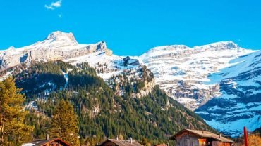 Interlaken Adventure Sports & Lakes – Paragliding, Hiking & Fun