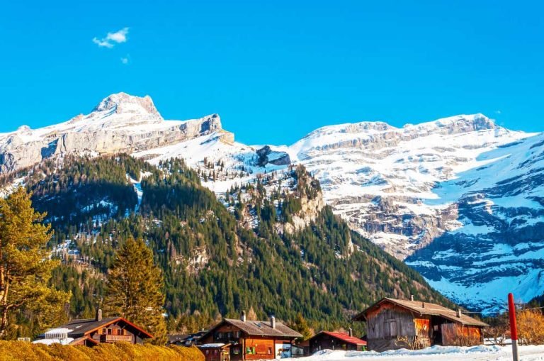 Interlaken Adventure Sports & Lakes – Paragliding, Hiking & Fun